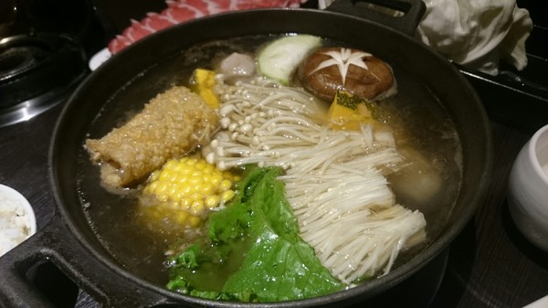 天水玥秘境鍋物殿：高雄~天水玥秘境鍋物殿~棉花糖壽喜燒~跟大佛吃飯囉~