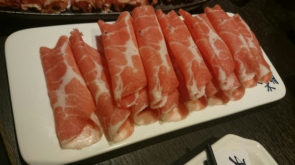 天水玥秘境鍋物殿：高雄~天水玥秘境鍋物殿~棉花糖壽喜燒~跟大佛吃飯囉~