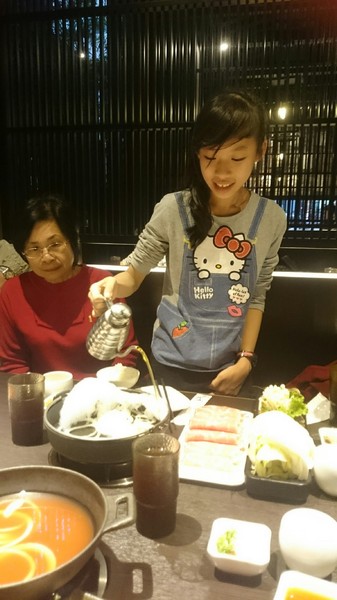 天水玥秘境鍋物殿：高雄~天水玥秘境鍋物殿~棉花糖壽喜燒~跟大佛吃飯囉~