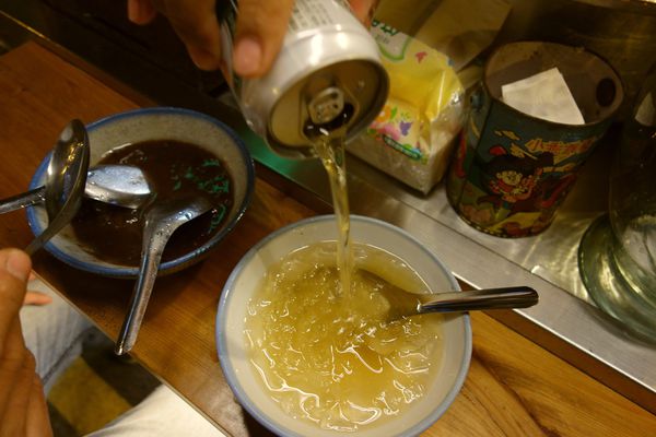 清水堂愛玉專賣店:台南中西區 清水堂愛玉冰 特色金牌料理愛玉冰 紅豆湯冰芋頭又迷又香又好吃 清水堂愛玉專賣店:台南中西區 清水堂愛玉冰 特色金牌料理愛玉冰 紅豆湯冰芋頭又迷又香又好吃