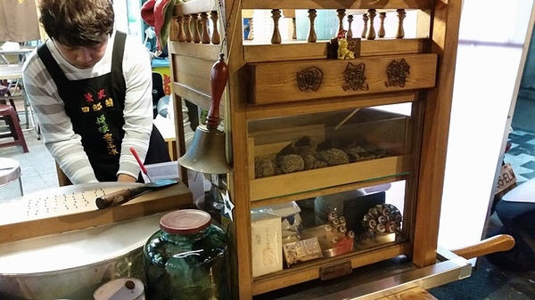 清水堂愛玉專賣店:台南中西區 清水堂愛玉冰 特色金牌料理愛玉冰 紅豆湯冰芋頭又迷又香又好吃 清水堂愛玉專賣店:台南中西區 清水堂愛玉冰 特色金牌料理愛玉冰 紅豆湯冰芋頭又迷又香又好吃