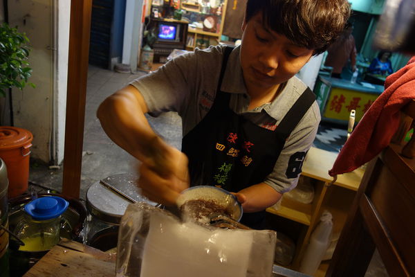 清水堂愛玉專賣店:台南中西區 清水堂愛玉冰 特色金牌料理愛玉冰 紅豆湯冰芋頭又迷又香又好吃 清水堂愛玉專賣店:台南中西區 清水堂愛玉冰 特色金牌料理愛玉冰 紅豆湯冰芋頭又迷又香又好吃