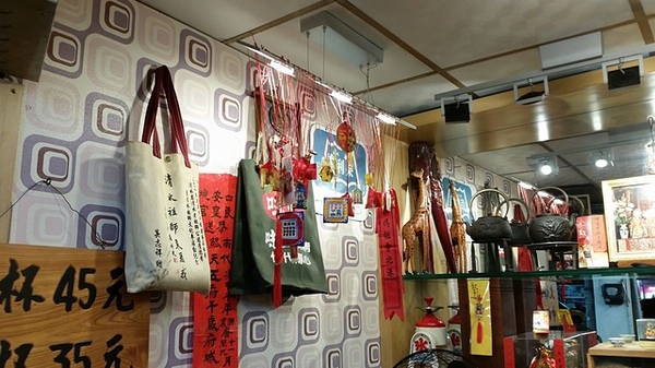 清水堂愛玉專賣店:台南中西區 清水堂愛玉冰 特色金牌料理愛玉冰 紅豆湯冰芋頭又迷又香又好吃 清水堂愛玉專賣店:台南中西區 清水堂愛玉冰 特色金牌料理愛玉冰 紅豆湯冰芋頭又迷又香又好吃