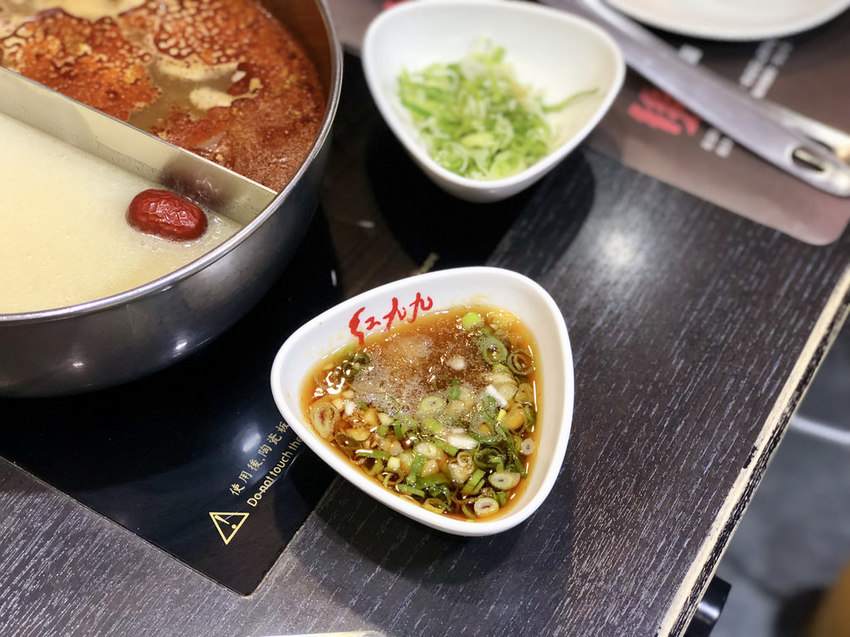 [台北大安] 紅九九麻辣鍋一個人也能吃鴛鴦鍋 / 溫和的麻辣吃完不燥熱