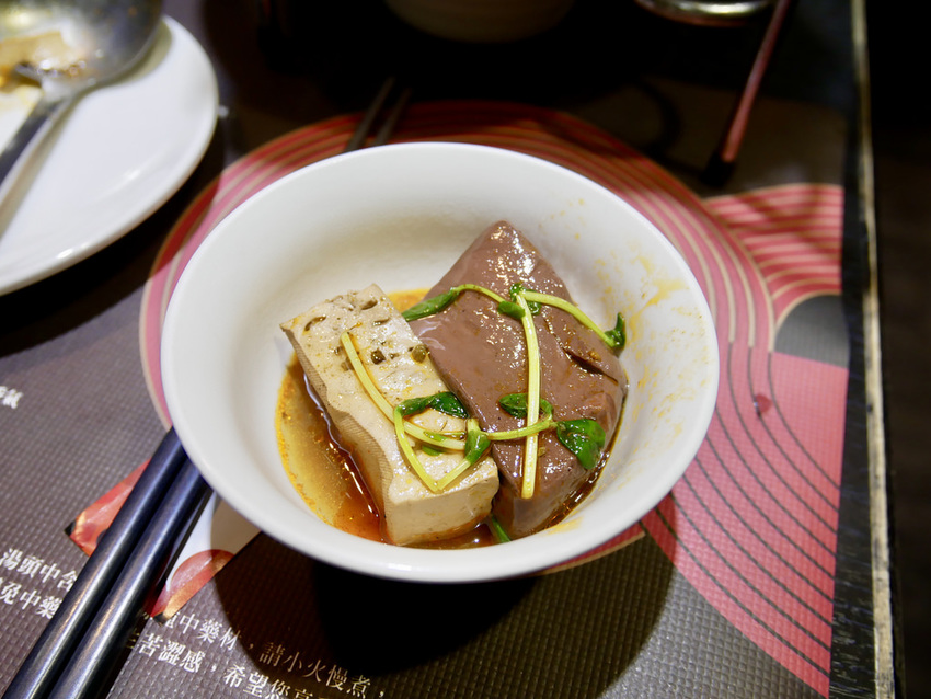 [台北大安] 紅九九麻辣鍋一個人也能吃鴛鴦鍋 / 溫和的麻辣吃完不燥熱