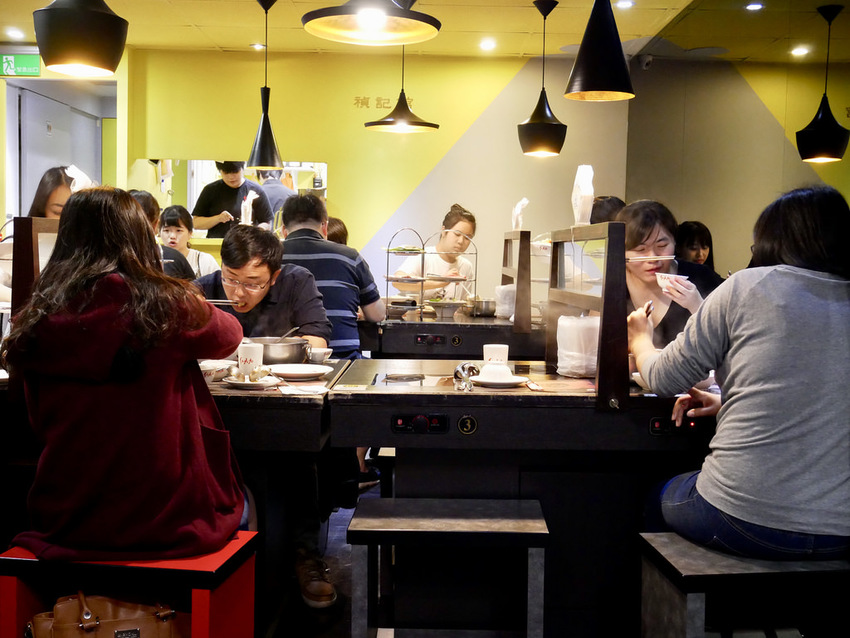 [台北大安] 紅九九麻辣鍋一個人也能吃鴛鴦鍋 / 溫和的麻辣吃完不燥熱