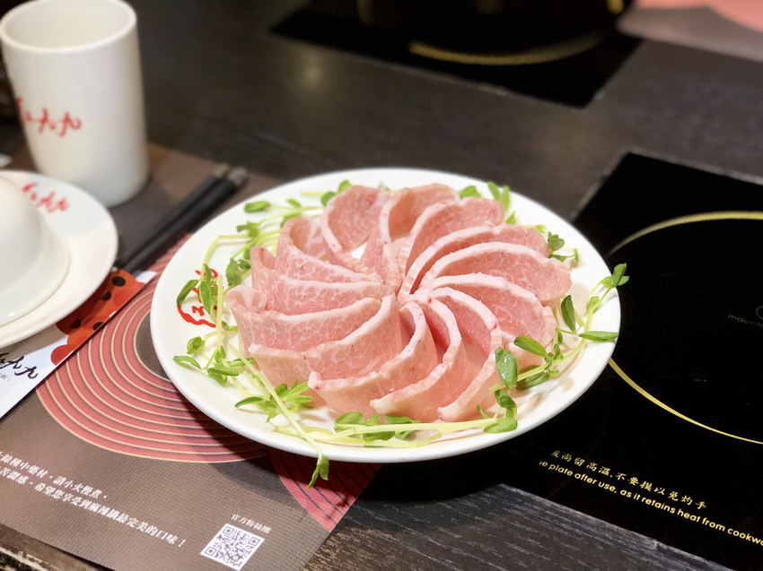 [台北大安] 紅九九麻辣鍋一個人也能吃鴛鴦鍋 / 溫和的麻辣吃完不燥熱