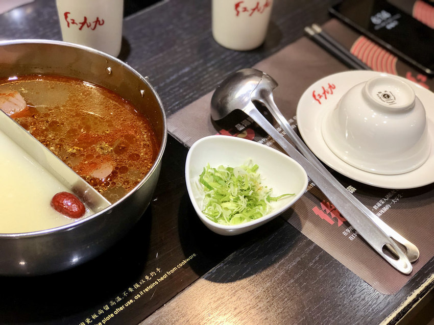 [台北大安] 紅九九麻辣鍋一個人也能吃鴛鴦鍋 / 溫和的麻辣吃完不燥熱