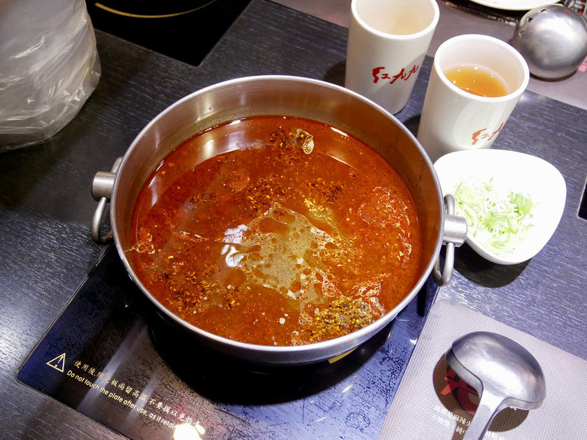 [台北大安] 紅九九麻辣鍋一個人也能吃鴛鴦鍋 / 溫和的麻辣吃完不燥熱