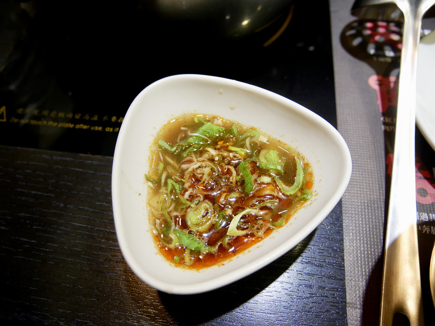 [台北大安] 紅九九麻辣鍋一個人也能吃鴛鴦鍋 / 溫和的麻辣吃完不燥熱