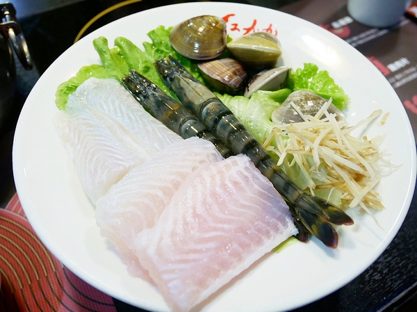 紅九九個人式麻辣鍋(原禎記館)：紅九九個人式麻辣鍋-台北東區巷弄內個人麻辣鍋  辣度分得詳細  不吃辣的朋友也有養生鍋可以推  人氣套餐讓你吃飽飽