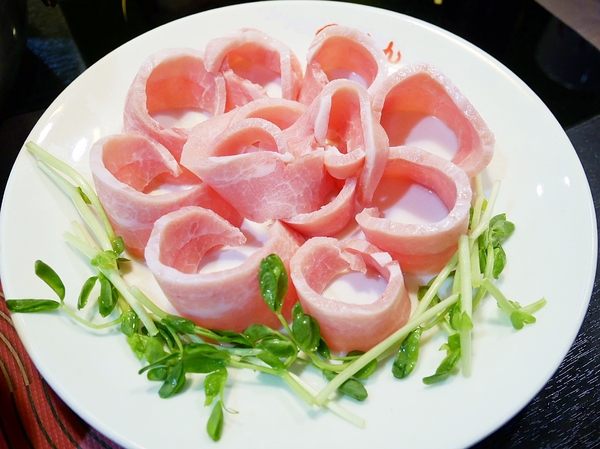 紅九九個人式麻辣鍋(原禎記館)：紅九九個人式麻辣鍋-台北東區巷弄內個人麻辣鍋  辣度分得詳細  不吃辣的朋友也有養生鍋可以推  人氣套餐讓你吃飽飽