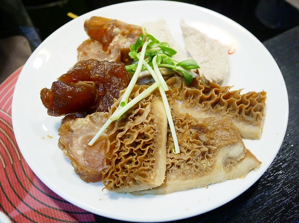 紅九九個人式麻辣鍋(原禎記館)：紅九九個人式麻辣鍋-台北東區巷弄內個人麻辣鍋  辣度分得詳細  不吃辣的朋友也有養生鍋可以推  人氣套餐讓你吃飽飽