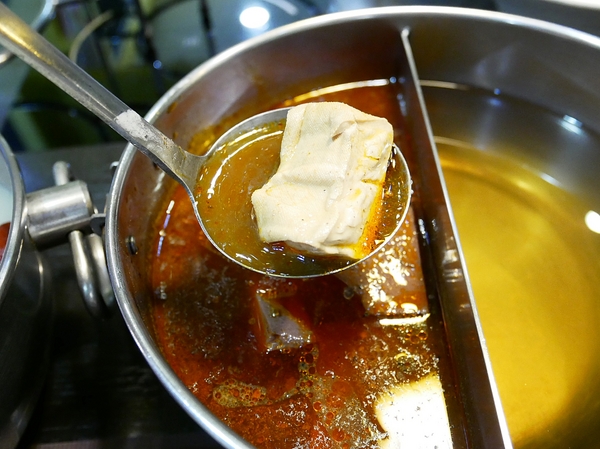 紅九九個人式麻辣鍋(原禎記館)：紅九九個人式麻辣鍋-台北東區巷弄內個人麻辣鍋  辣度分得詳細  不吃辣的朋友也有養生鍋可以推  人氣套餐讓你吃飽飽