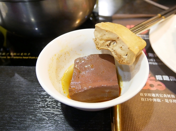 紅九九個人式麻辣鍋(原禎記館)：紅九九個人式麻辣鍋-台北東區巷弄內個人麻辣鍋  辣度分得詳細  不吃辣的朋友也有養生鍋可以推  人氣套餐讓你吃飽飽