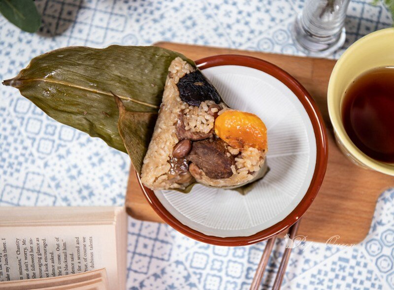 豐原|粽子 2022 《名粽特輯》樸實到浮誇各種想到沒想到的粽子通通出現…大拇指厚度烏金(烏魚子)生食級為2XL干貝 剝皮辣椒香腸通通包進來!最就愛簡簡單的您叨阿嬤(母)ㄟ口味嗎?香菇栗香腱心粽(葷