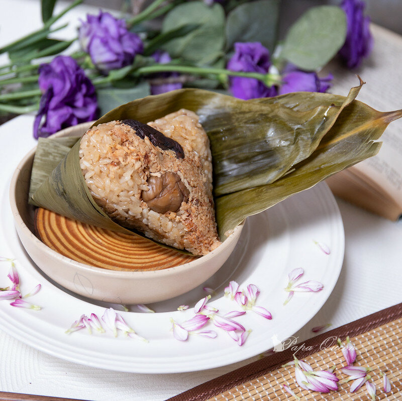 豐原|粽子 2022 《名粽特輯》樸實到浮誇各種想到沒想到的粽子通通出現…大拇指厚度烏金(烏魚子)生食級為2XL干貝 剝皮辣椒香腸通通包進來!最就愛簡簡單的您叨阿嬤(母)ㄟ口味嗎?香菇栗香腱心粽(葷