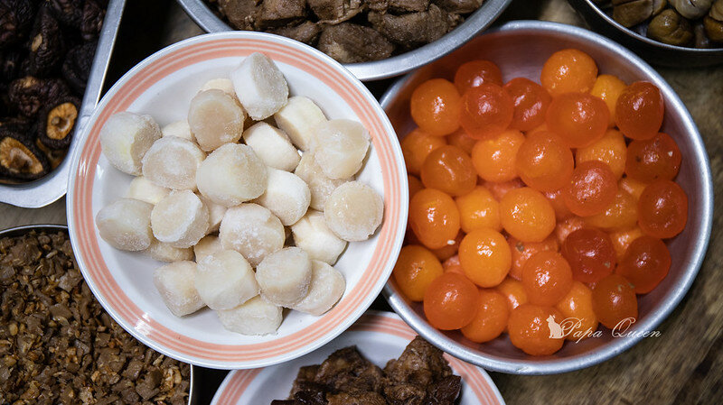 豐原|粽子 2022 《名粽特輯》樸實到浮誇各種想到沒想到的粽子通通出現…大拇指厚度烏金(烏魚子)生食級為2XL干貝 剝皮辣椒香腸通通包進來!最就愛簡簡單的您叨阿嬤(母)ㄟ口味嗎?香菇栗香腱心粽(葷