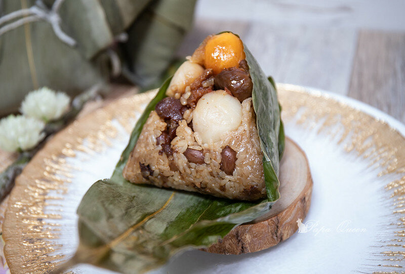 豐原|粽子 2022 《名粽特輯》樸實到浮誇各種想到沒想到的粽子通通出現…大拇指厚度烏金(烏魚子)生食級為2XL干貝 剝皮辣椒香腸通通包進來!最就愛簡簡單的您叨阿嬤(母)ㄟ口味嗎?香菇栗香腱心粽(葷