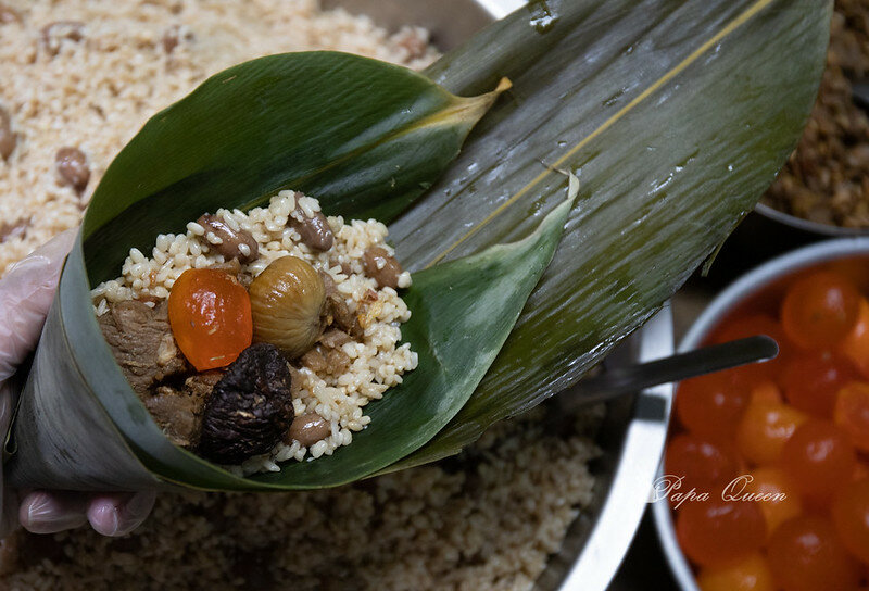 豐原|粽子 2022 《名粽特輯》樸實到浮誇各種想到沒想到的粽子通通出現…大拇指厚度烏金(烏魚子)生食級為2XL干貝 剝皮辣椒香腸通通包進來!最就愛簡簡單的您叨阿嬤(母)ㄟ口味嗎?香菇栗香腱心粽(葷