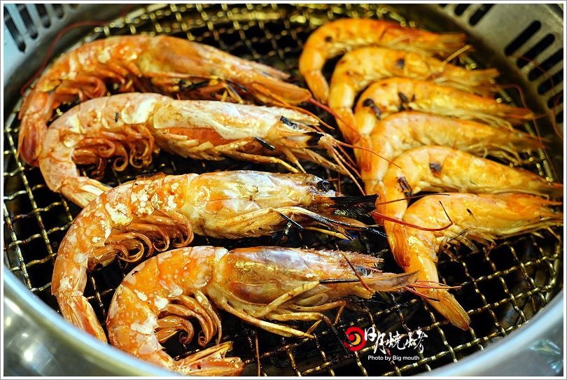 【台中吃到飽】日月燒烤.599元起肉品、海鮮、炸物吃到飽,還有飲料、冰淇淋、甜點自助吧!399元西班牙伊比利豬套餐份量十足,海陸饗宴一次滿足!