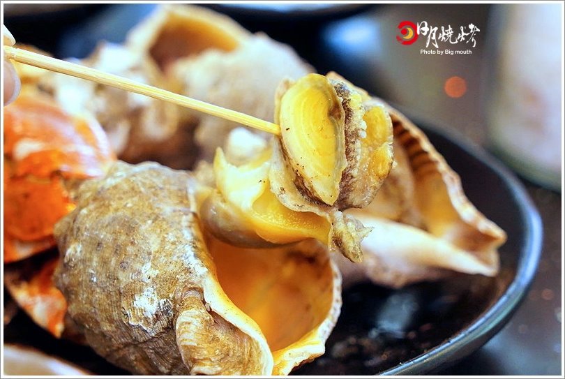 【台中吃到飽】日月燒烤.599元起肉品、海鮮、炸物吃到飽,還有飲料、冰淇淋、甜點自助吧!399元西班牙伊比利豬套餐份量十足,海陸饗宴一次滿足!