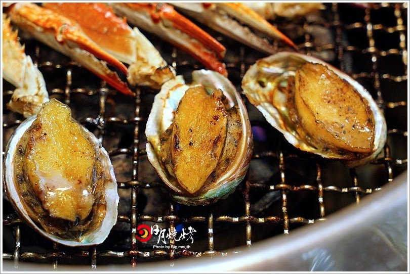 【台中吃到飽】日月燒烤.599元起肉品、海鮮、炸物吃到飽,還有飲料、冰淇淋、甜點自助吧!399元西班牙伊比利豬套餐份量十足,海陸饗宴一次滿足!