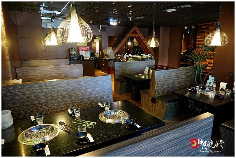 【台中吃到飽】日月燒烤.599元起肉品、海鮮、炸物吃到飽,還有飲料、冰淇淋、甜點自助吧!399元西班牙伊比利豬套餐份量十足,海陸饗宴一次滿足!