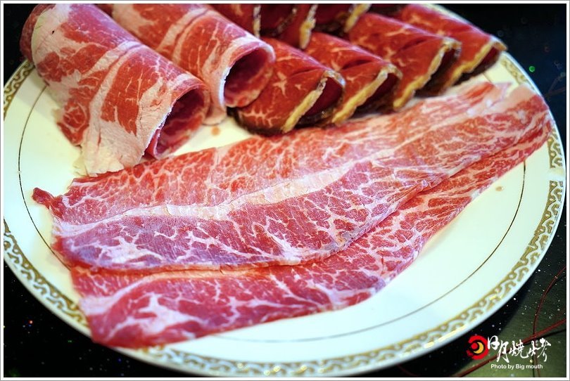 【台中吃到飽】日月燒烤.599元起肉品、海鮮、炸物吃到飽,還有飲料、冰淇淋、甜點自助吧!399元西班牙伊比利豬套餐份量十足,海陸饗宴一次滿足!