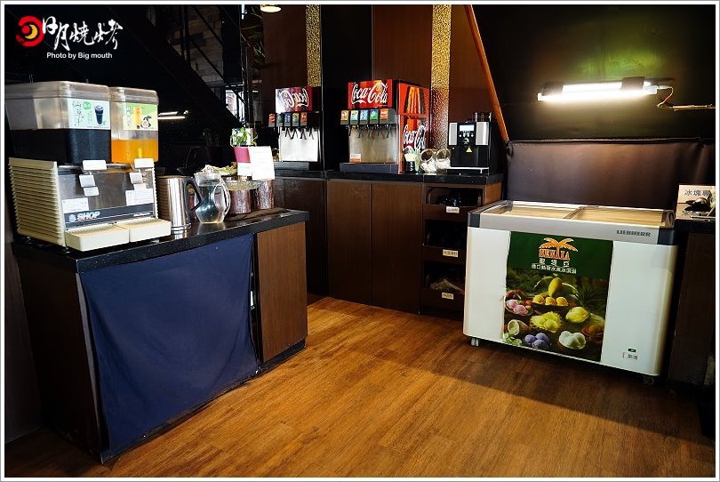 【台中吃到飽】日月燒烤.599元起肉品、海鮮、炸物吃到飽,還有飲料、冰淇淋、甜點自助吧!399元西班牙伊比利豬套餐份量十足,海陸饗宴一次滿足!