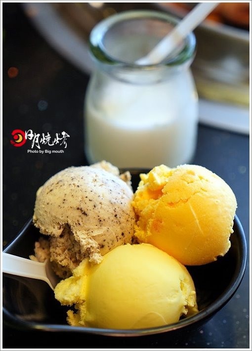 【台中吃到飽】日月燒烤.599元起肉品、海鮮、炸物吃到飽,還有飲料、冰淇淋、甜點自助吧!399元西班牙伊比利豬套餐份量十足,海陸饗宴一次滿足!