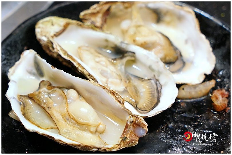 【台中吃到飽】日月燒烤.599元起肉品、海鮮、炸物吃到飽,還有飲料、冰淇淋、甜點自助吧!399元西班牙伊比利豬套餐份量十足,海陸饗宴一次滿足!