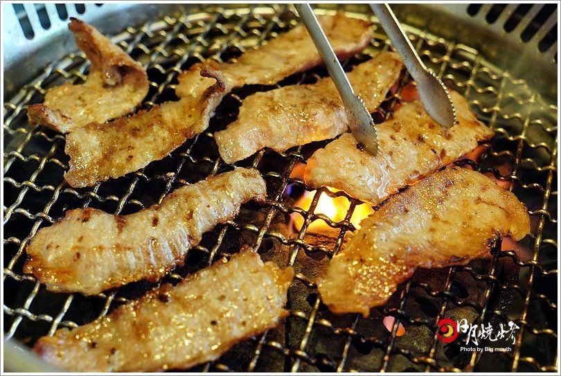【台中吃到飽】日月燒烤.599元起肉品、海鮮、炸物吃到飽,還有飲料、冰淇淋、甜點自助吧!399元西班牙伊比利豬套餐份量十足,海陸饗宴一次滿足!