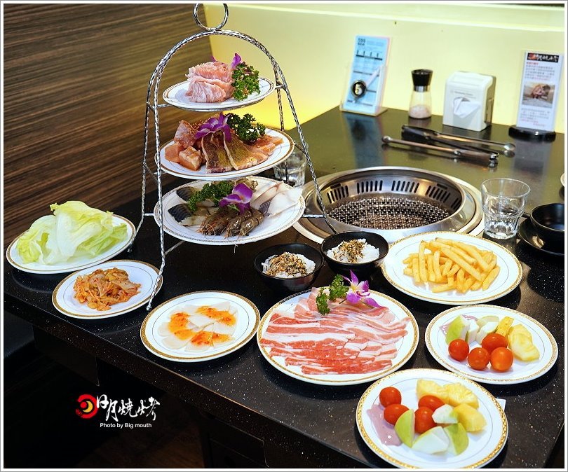 【台中吃到飽】日月燒烤.599元起肉品、海鮮、炸物吃到飽,還有飲料、冰淇淋、甜點自助吧!399元西班牙伊比利豬套餐份量十足,海陸饗宴一次滿足!