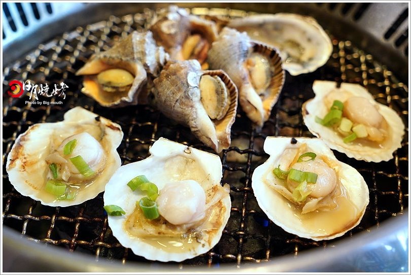 【台中吃到飽】日月燒烤.599元起肉品、海鮮、炸物吃到飽,還有飲料、冰淇淋、甜點自助吧!399元西班牙伊比利豬套餐份量十足,海陸饗宴一次滿足!