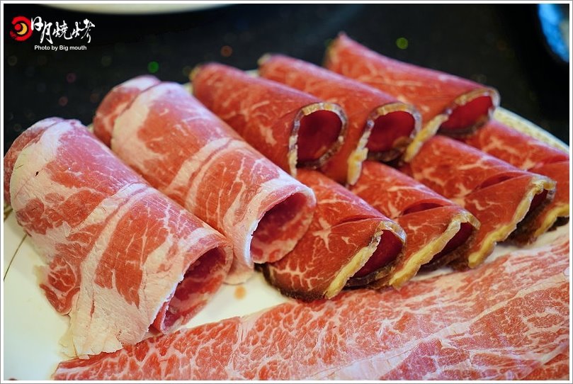 【台中吃到飽】日月燒烤.599元起肉品、海鮮、炸物吃到飽,還有飲料、冰淇淋、甜點自助吧!399元西班牙伊比利豬套餐份量十足,海陸饗宴一次滿足!