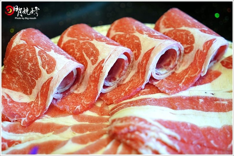 【台中吃到飽】日月燒烤.599元起肉品、海鮮、炸物吃到飽,還有飲料、冰淇淋、甜點自助吧!399元西班牙伊比利豬套餐份量十足,海陸饗宴一次滿足!