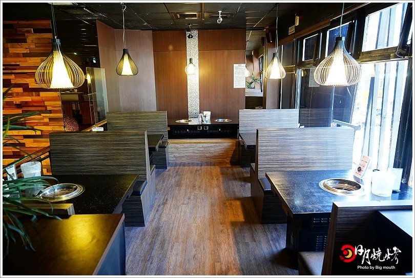 【台中吃到飽】日月燒烤.599元起肉品、海鮮、炸物吃到飽,還有飲料、冰淇淋、甜點自助吧!399元西班牙伊比利豬套餐份量十足,海陸饗宴一次滿足!