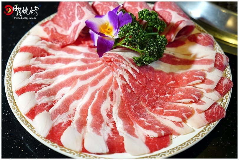 【台中吃到飽】日月燒烤.599元起肉品、海鮮、炸物吃到飽,還有飲料、冰淇淋、甜點自助吧!399元西班牙伊比利豬套餐份量十足,海陸饗宴一次滿足!