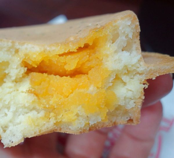 阿承酥皮紅豆餅:阿承紅豆餅 老店 入口奶酥香甜加上鴨蛋鹹香超絕配!!! 阿承酥皮紅豆餅:阿承紅豆餅 老店 入口奶酥香甜加上鴨蛋鹹香超絕配!!!