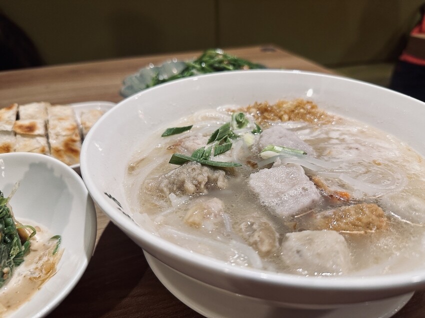 台北。中山︱中山站：低鹽少油不限時不收服務費小家庭也適合的平價熱門客家料理餐廳︱六堆伙房客家精緻麵食