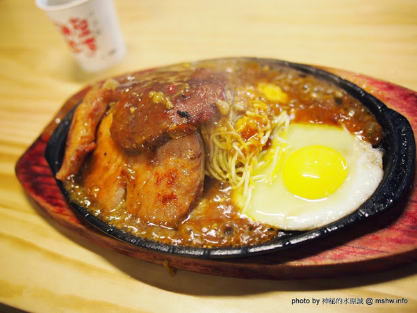 黑匠鉄板起事夜市鐵板牛排專賣店(公益店)：【食記】台中黑匠鉄板起事夜市鐵板牛排專賣店公益店@西區草悟道捷運BRT科博館 : 平凡中見驚喜,吃完意猶未盡的鐵板麵