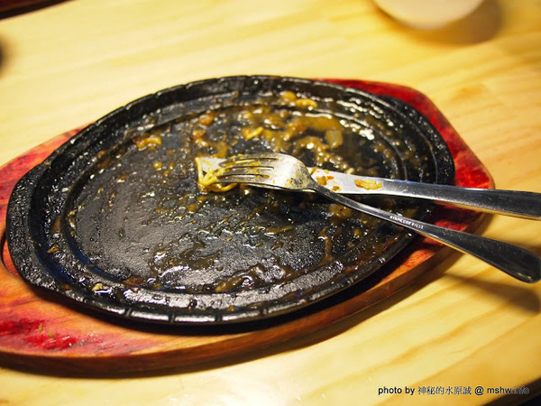 黑匠鉄板起事夜市鐵板牛排專賣店(公益店)：【食記】台中黑匠鉄板起事夜市鐵板牛排專賣店公益店@西區草悟道捷運BRT科博館 : 平凡中見驚喜,吃完意猶未盡的鐵板麵