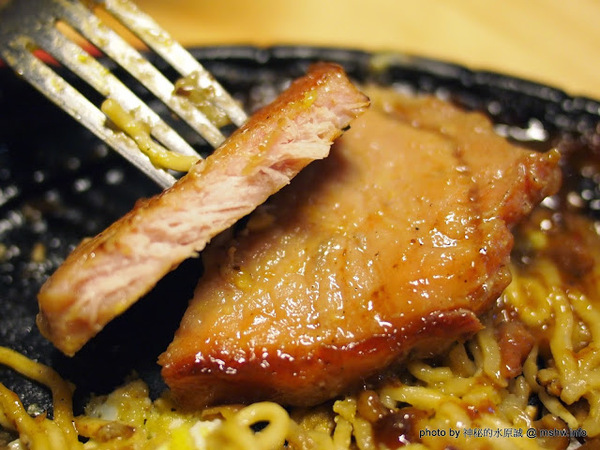 黑匠鉄板起事夜市鐵板牛排專賣店(公益店)：【食記】台中黑匠鉄板起事夜市鐵板牛排專賣店公益店@西區草悟道捷運BRT科博館 : 平凡中見驚喜,吃完意猶未盡的鐵板麵