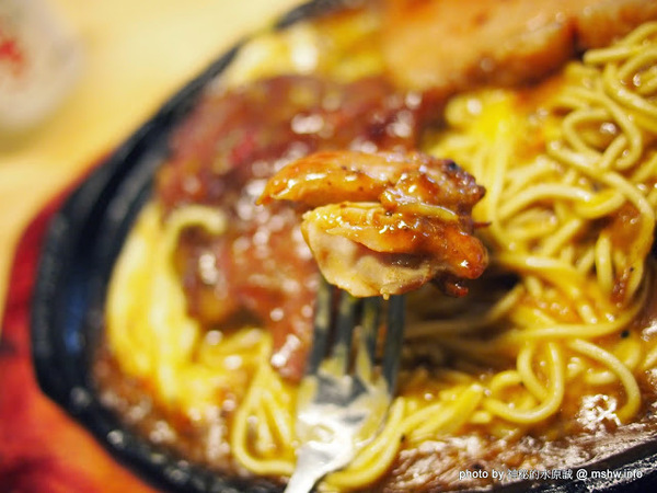 黑匠鉄板起事夜市鐵板牛排專賣店(公益店)：【食記】台中黑匠鉄板起事夜市鐵板牛排專賣店公益店@西區草悟道捷運BRT科博館 : 平凡中見驚喜,吃完意猶未盡的鐵板麵