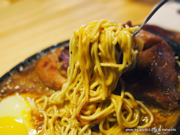 黑匠鉄板起事夜市鐵板牛排專賣店(公益店)：【食記】台中黑匠鉄板起事夜市鐵板牛排專賣店公益店@西區草悟道捷運BRT科博館 : 平凡中見驚喜,吃完意猶未盡的鐵板麵