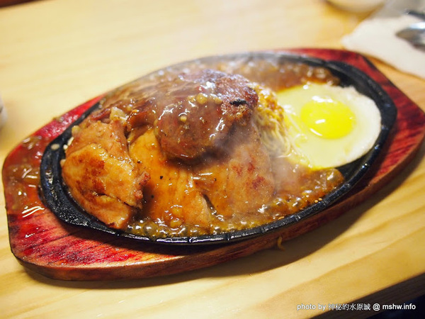 黑匠鉄板起事夜市鐵板牛排專賣店(公益店)：【食記】台中黑匠鉄板起事夜市鐵板牛排專賣店公益店@西區草悟道捷運BRT科博館 : 平凡中見驚喜,吃完意猶未盡的鐵板麵