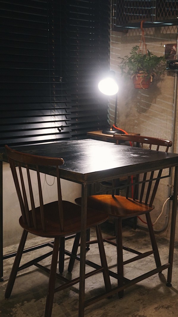 Pushpin 圖釘餐酒：Pushpin 圖釘餐酒｜高雄捷運鹽埕埔站1號出口｜營業直至初九之小酒館 ｜高雄駁二過年小酌好去處