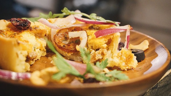 Pushpin 圖釘餐酒：Pushpin 圖釘餐酒｜高雄捷運鹽埕埔站1號出口｜營業直至初九之小酒館 ｜高雄駁二過年小酌好去處