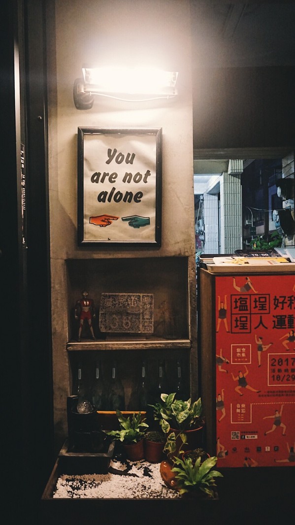 Pushpin 圖釘餐酒：Pushpin 圖釘餐酒｜高雄捷運鹽埕埔站1號出口｜營業直至初九之小酒館 ｜高雄駁二過年小酌好去處